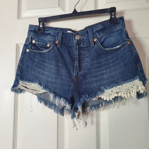 Free People Avery Blue Daisy Chain Lace Cutoff Frayed Denim Short Distressed 26 - Picture 4 of 12